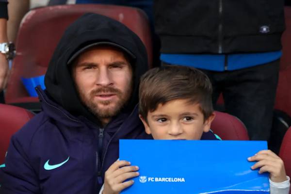 Thiago Messi - fan cứng của kỳ phùng địch thủ của bố mình