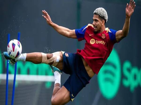 Phong cách chơi bóng của Ronald Araujo