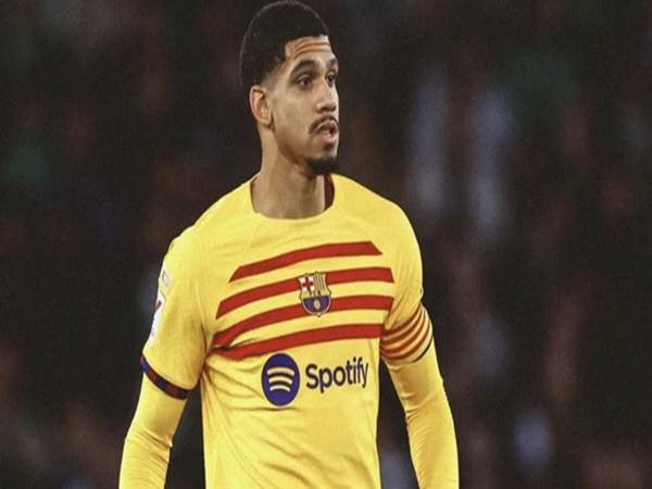 Tin Barca 14/1: Araujo công khai muốn rời Barcelona