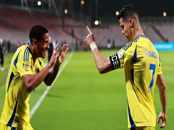 Tin BĐ: Ronaldo nhường quả 11m cho đồng đội