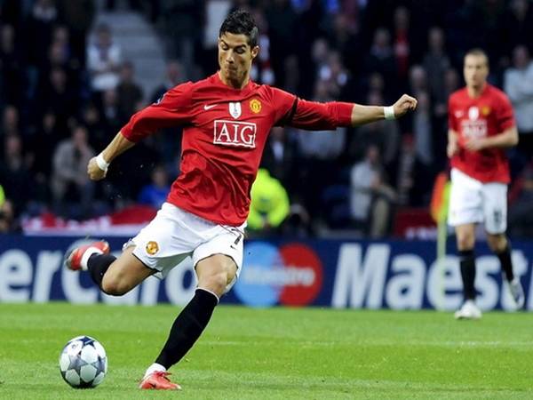 Những bàn thắng xuất sắc nhất của Ronaldo ở MU