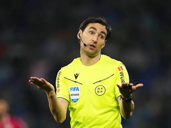 Tin BĐQT 26/4: Real Madrid yêu cầu thay trọng tài trận chung kết