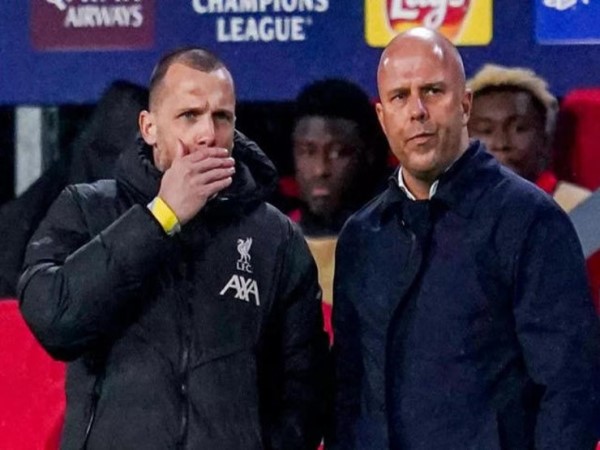 Chuyển nhượng Liverpool: Trợ lý của Arne Slot sắp dẫn dắt Ajax?