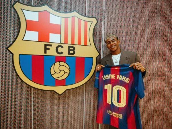 Tin quốc tế số 10 mới của Barca gây thất vọng