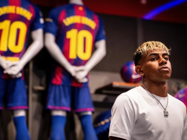 Tin quốc tế số 10 mới của Barca gây thất vọng