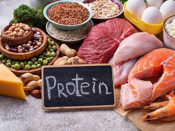 Nạp năng lượng đúng cách bằng thực phẩm giàu protein và carbs giúp phục hồi năng lượng