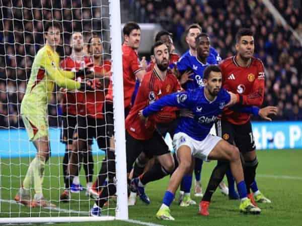 Cuộc đua top 4 và cơ hội Cúp C1 rộng mở hơn bao giờ hết