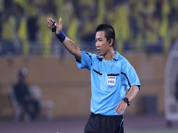 Luật phát và bắt bóng của thủ môn sân 7